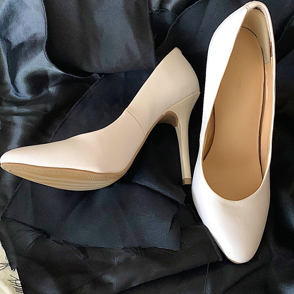 Liz Claiborne white size 5M